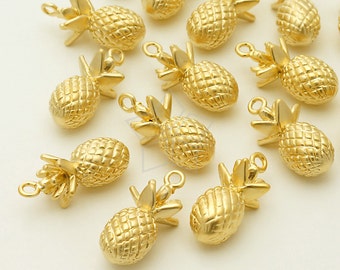 -1158-MG / 2 Pcs - Pendentif Ananas, Charme de fruits tropicaux, Plaqué Or mat sur laiton / 8mm x 16.6mm