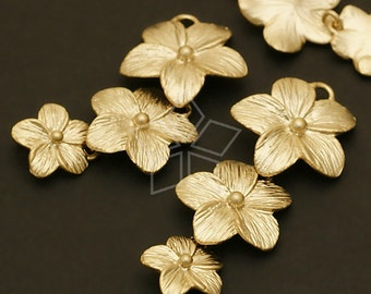 AC-419-MG / 2 Pcs - Triple Daisy Flower Connector, Three Flowers Pendant, Matte Gold Plated over Brass / 15mm x 37mm