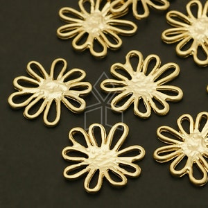 AC-477-MG / 4 Pcs - Pressed Flower Charm Connector, Flower Charm Pendant, Matte Gold Plated over Pewter / 15mm