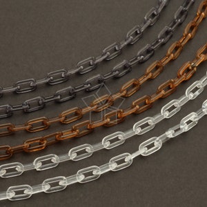 Peut inclure: Cinq brins de chaîne en acrylique transparent de différentes couleurs : gris, gris foncé, ambre et transparent. Les chaînes sont reliées entre elles en forme ovale, créant une esthétique délicate et moderne. Idéal pour la fabrication de bijoux ou les projets d'artisanat.