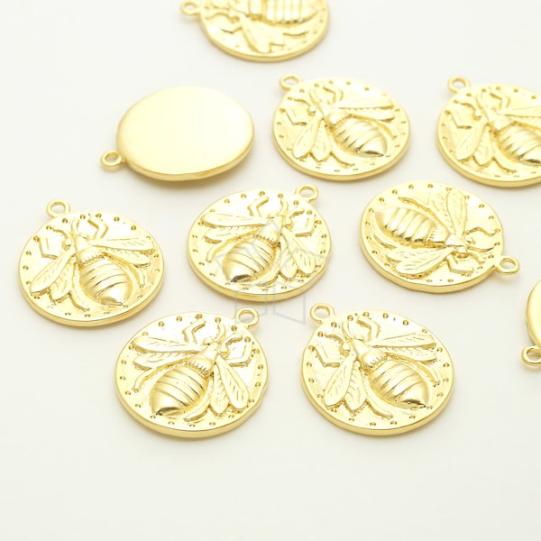 PD-3280-MG / 2 Pcs - Gold Bee Coin Pendant, Honey Bee Round Charm, Queen Bee Pendant, Matte Gold Plated over Brass / 17mm