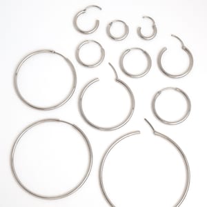 SG329 / 2 peças - Brincos de argola de aço inoxidável, à prova d'água e resistentes a manchas, 11 tamanhos de argolas de orelha de aço cirúrgico hipoalergênico