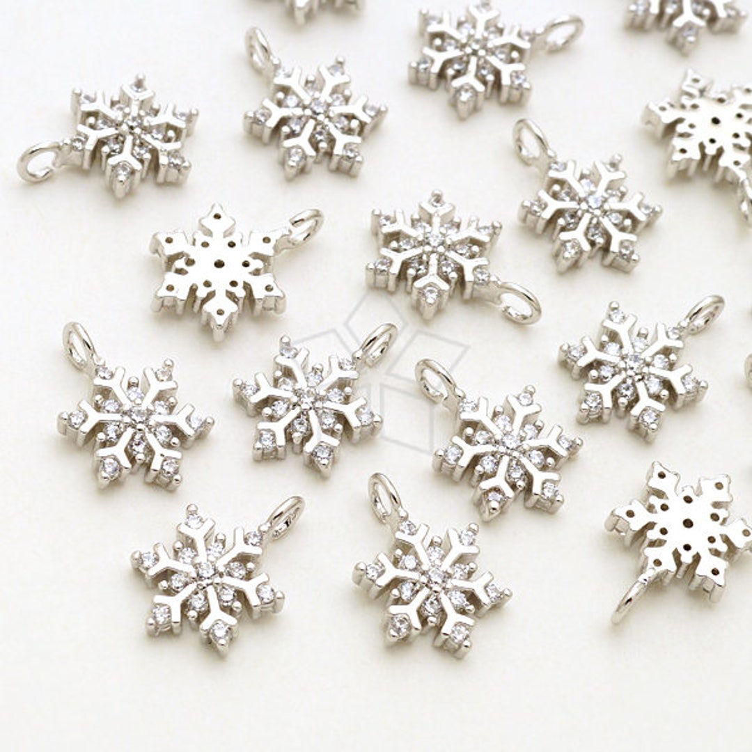 Small Snowflake Charms | Gold Snow Flake Drop | Snowflakes Pendant | Christmas Jewelry | Winter Holiday Charm | Mini Christmas Ornament (2pcs / Gold /