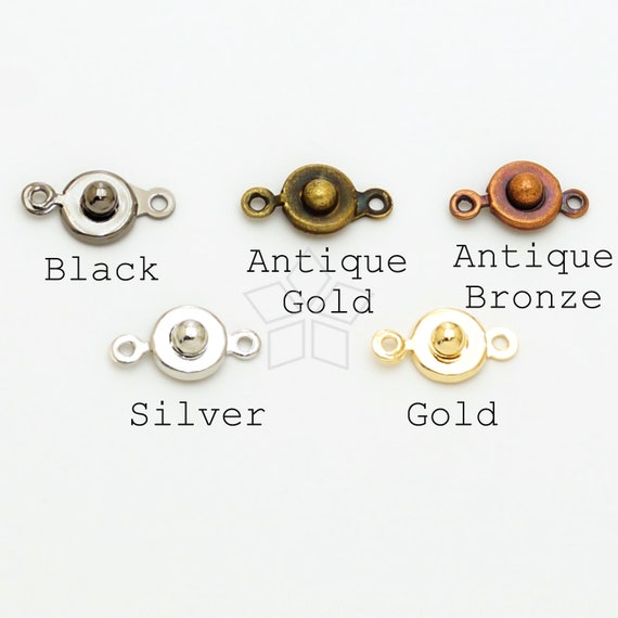 Button store clasp bracelet