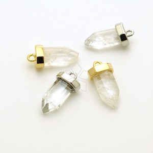 Puede incluir: Cuatro colgantes de punta de cristal de cuarzo transparente con tapas de metal dorado y plateado. Los colgantes son perfectos para la elaboración de joyas o manualidades.