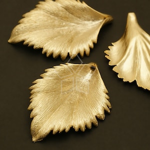 AC-427-MG / 2 Pcs - NEW Calla Petal Bead Cap Pendant (Large-Size), Big Leaf Pendant, Matte Gold Plated over Brass / 30mm x 45mm