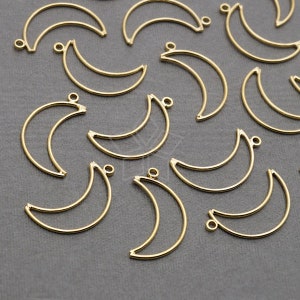 PD-1914-GD / 4 Pcs - Thin Wire Crescent Moon Pendant (S-size), Open Moon Charm Pendant, Gold Plated over Brass / 10mm x 18mm