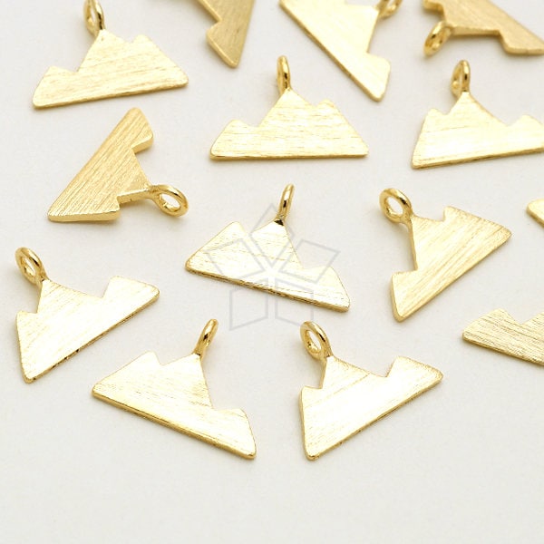 PD-2550-GD / 2 Pcs - Mountain Pendant, Mountain Range Pendant, Mountain of Three Peaks Charms, Gold Plated over Brass / 12.6mm x 9mm