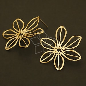 SI-452-MG / 2 Pcs - Line Flower Earrings, Flower Stud Earrings, Matte Gold Plated over Brass, 925 Sterling Silver Post / 27x30mm