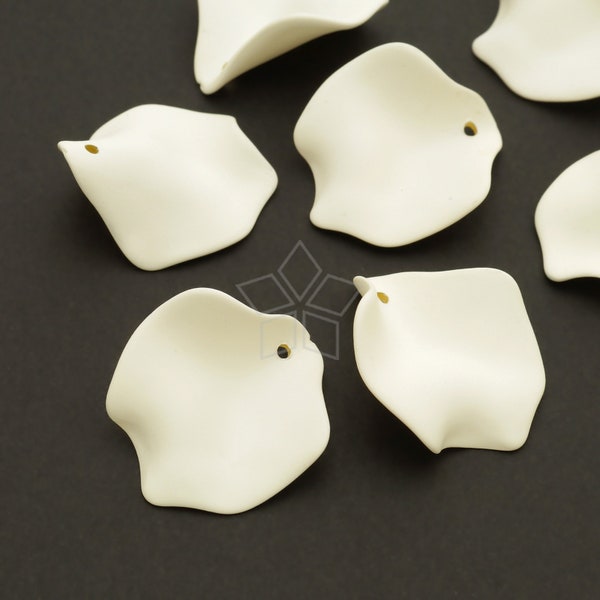 AR-067-WT / 2 Pcs - High Quality Acrylic Petal For Jewelry Making, Thin White Floral Leaf Pendant, Matt Finished Ivory White / 25mm x 27mm