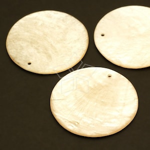 MP-003-GD / 2 Pcs - Golden Mother of Pearl Round Pendant, Coated with Thin Transparent Epoxy / 25mm
