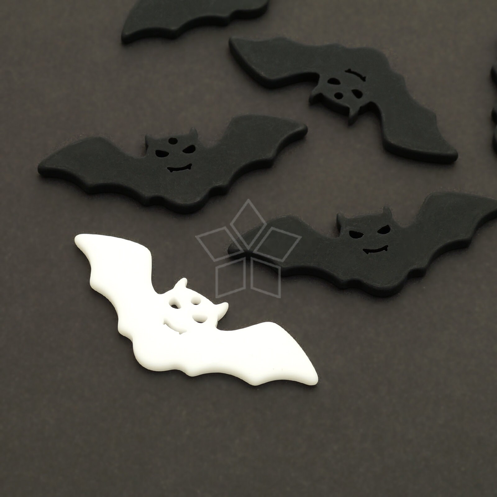 AR-125-OP / 2個 - ハロウィンコウモリペンダントペンダント、黒と白の