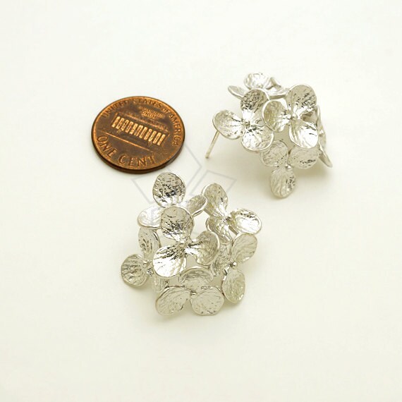 SI-772-MS / 2 Pcs - Hydrangea Stud Earrings, Six Flowers