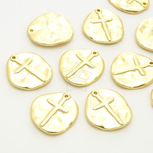 PD-3172-MG / 2 Pcs - Hammered Round Cross Pendant, Rustic Look Cross Coin Charm, Matte Gold Plated over Brass / 18mm x 19.7mm