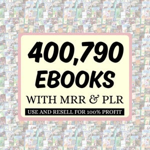 Op de afbeelding: Een afbeelding met de tekst "400.790 EBOOKS MET MRR & PLR GEBRUIK EN VERKOOP VOOR 100% WINST" op een achtergrond van boekomslagen. De tekst is vetgedrukt en zwart op een lichtgele achtergrond met een roze rand.