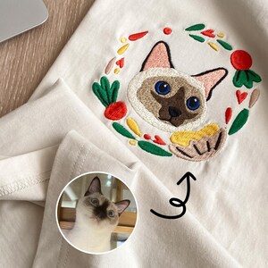 Embroidered Cartoon Pet T-Shirt, Custom Floral Wreath Pet Lover Gift, Handmade Embroidery Gift For Mom, Bridesmaid Proposal, Engagement Gift