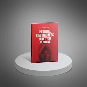 Puede incluir: Un libro rojo titulado "21 Digital Lies Hackers Want You to Believe" con un gráfico de una figura enmascarada. El libro se muestra sobre un pedestal blanco y circular sobre un fondo degradado gris. El título del libro es blanco.