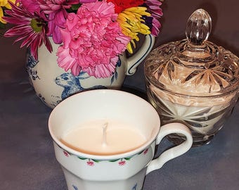 ekologiskt sojaljus i blå och grön blommig mugg