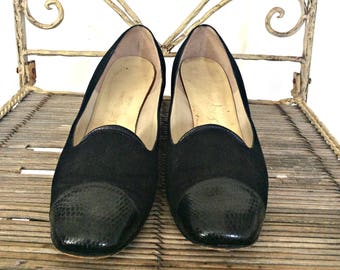 Vintage Low Heel Pumps - black pumps - Saks - size 9B - spectators - suede shoes