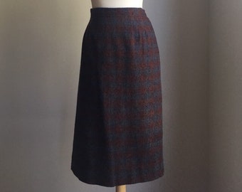 Vintage Burgundy Wool Skirt - below the knee - high waist - work wear - Medium