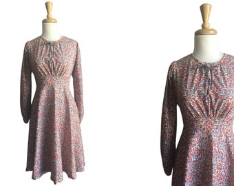 Vintage 70s Floral Dress - empire waist - babydoll - keyhole - Medium