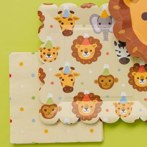 サファリパーティープレートとナプキンセット | 子供用ジャングルバースデーテーブルウェア | Wild One パーティー用品 アニマルプレートと水玉模様のナプキン