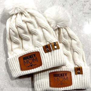 Gorro deportivo personalizado con forro polar para mamás de hockey, fútbol y béisbol.