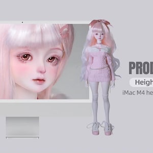 Puede incluir: Una muñeca Shuga Fairy rosa con pelo largo rosa y un atuendo a juego. La muñeca mide aproximadamente 44 cm de altura. La imagen también muestra un primer plano de la cara de la muñeca en una pantalla de ordenador.