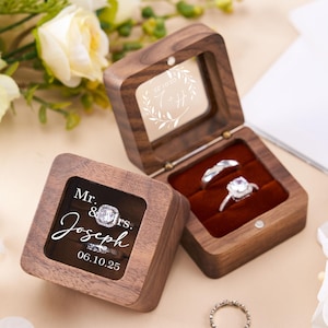 カスタム木製結婚式用リングボックス 婚約指輪ホルダー プロポーズ用婚約指輪ホルダー 名前入り彼女への記念日ギフト