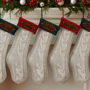 Personalisierte Lederpatch Weihnachtsstrümpfe mit Namen, Familiengruppe Urlaub Dekor, individuell graviertes Weihnachtsgeschenk