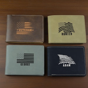Personalisierte Patriotische Kunstleder Herren Brieftasche, USA Flagge Design Gravierte Brieftasche, Vegan Leder veteran&#39;s Day Geschenk, Militär Ehemann Geschenk