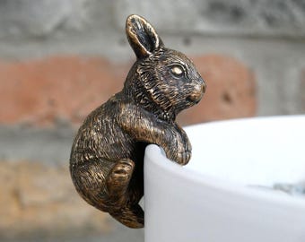 Bronze Rabbit Pot Hanger, Resin Bunny Planter Ornament, Garden Decoration