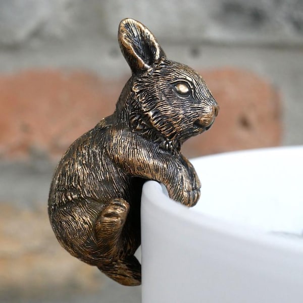 Colgador de macetas de conejo de bronce, adorno de maceta de conejo de resina, decoración de jardín