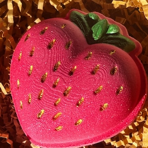 Strawberry Bubble Bath Bomb – Large Fizzy Pink Birthday Gift for Kids & Adults – Handmade Foaming Bath Bomb with Sweet Summer Scent