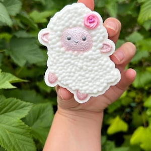 Lamb Bath Bomb for Kids – Tropical Melon Scent – Fizzy White Bubble Bomb  – Gentle Natural Ingredients – Cute Gift for Children