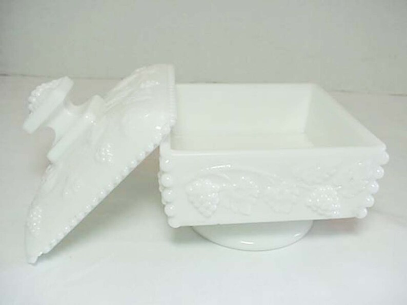 White Milk Glass Westmoreland Square Candy Dish Harvest Grape Home and Garden Kitchen and Dining Serve Ware Tableware Bowls