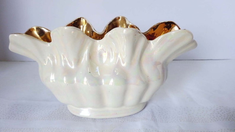 Shelton Pottery Shell Planter Iridescent White Number 29 Made in the USA Home and Garden Lawn and Garden Gardening Pots and Planters