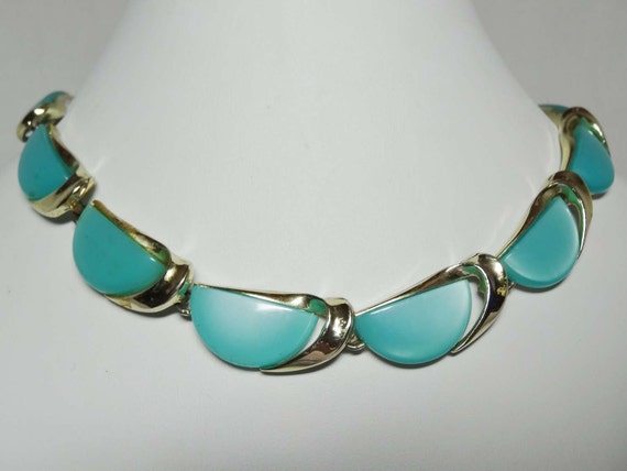 By "Lisner" Acrylic Turquoise Blue Cabochons. Neck