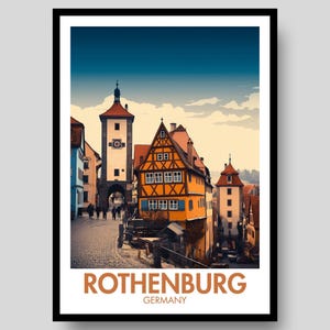 Könnte beinhalten: Ein Reiseplakat mit einer Straßenszene in Rothenburg, Deutschland, mit gelben Fachwerkhäusern, einem hohen Uhrturm und Kopfsteinpflaster unter blauem Himmel. Der Text ROTHENBURG GERMANY ist unten in fetten Buchstaben aufgedruckt.