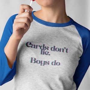 T-shirt unisexe ludique - Les cartes ne mentent pas, les garçons le font | Sorties décontractées| Cadeau pour lui/elle | Chemise de tarot sorcière | Chemise mystique drôle | Chemise humour tarot