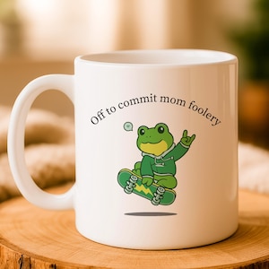 "Off to Commit Mom Foolery"-mugg, rolig keramikmugg för mamma, kaffekopp med grodameme, rolig moderskapsmugg, humoristisk mammapresent, mors dag-muggpresent