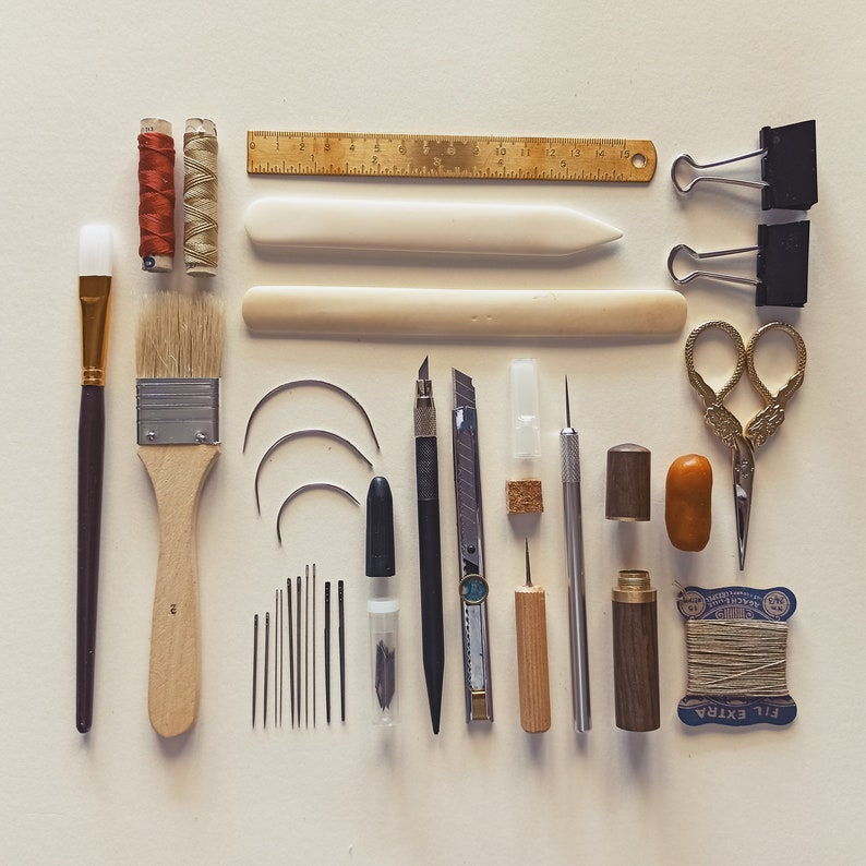 Kit de reliure avec étui en cuir brun, kit de reliure pour relieurs professionnels, outils de reliure antique, boîte à outils BookBinding image 2