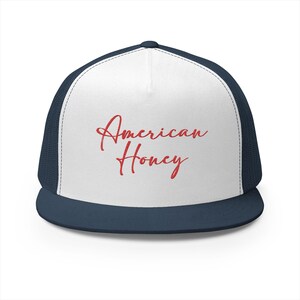 Casquette trucker américaine Honey | Casquette trucker patriotique | Casquette brodée 4 juillet | Casquette Country Girl USA