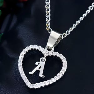 Collar bohemio con colgante de letra en forma de corazón: regalo personalizado para bodas y fiestas para hombres y mujeres. Regalo para ella. Regalo para el Día de la Madre.