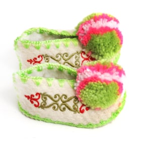 Pompom Slippers for Kids and Babies – Handmade from Wool with Eco Fur & Leather | EU 16–34 | Cotton Pouch Included