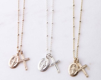 Jungfrau Maria Charm mit Kreuz Halskette, religiöser Schmuck, Geschenk für sie, Kreuz Halskette, kleine Gold Charm Halskette, wunderbare Medaille