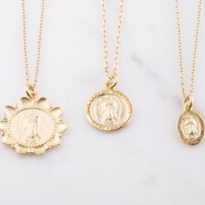 Nostra Signora di Guadalupe oro placcato Medallion Dainty Collana, Vergine Maria Collana, Regalo per lei, Collana cattolica di tutti i giorni, nostra signora