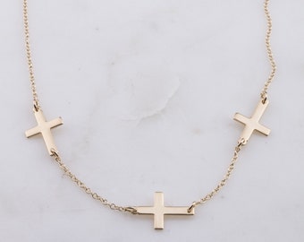 Tre croci laterali in oro riempito oro oro argento sterlina, collana croce, collana di fascino, gioielli religiosi, regalo per lei, regalo di compleanno