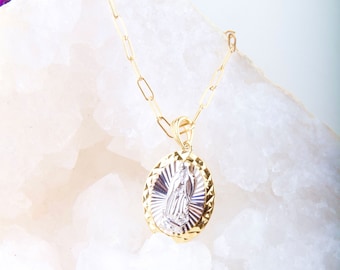 Our Lady Of Guadalupe Gold Oval Medaillon an Büroklammer Kette zierliche Halskette, OLOG Halskette, Weihnachtsgeschenk, Geschenk für Sie, katholische Halskette