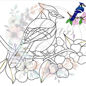以下が含まれることがあります： 花咲く枝に止まっているアオカケスの詳細な線画。鳥はステンドグラス風に描かれており、近くに小さな、完全に色付けされたアオカケスのイラストがあります。デザインには白い花と緑の葉が含まれています。